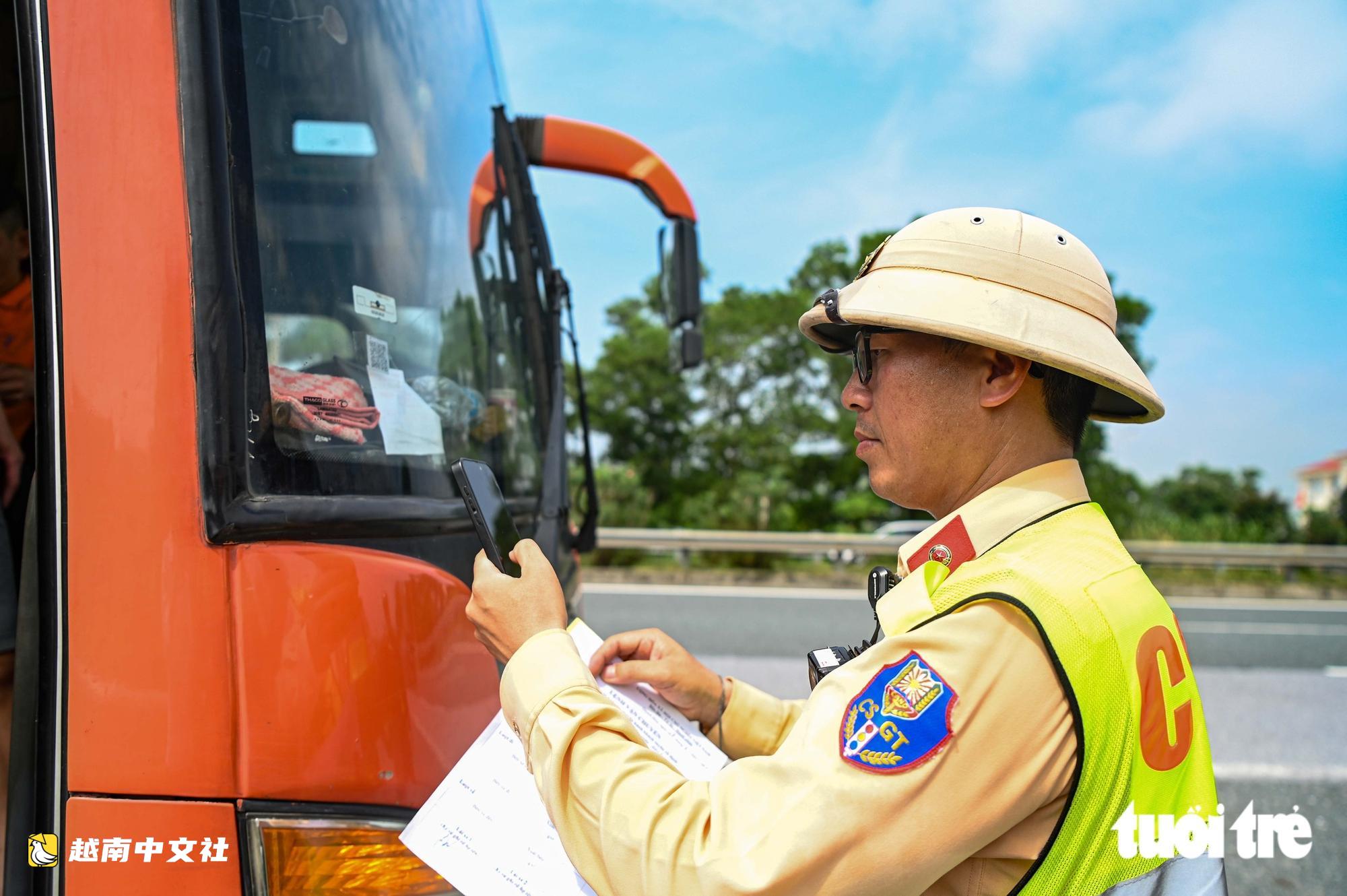 越南交警首日在高速公路查處多起未保持安全距離違規