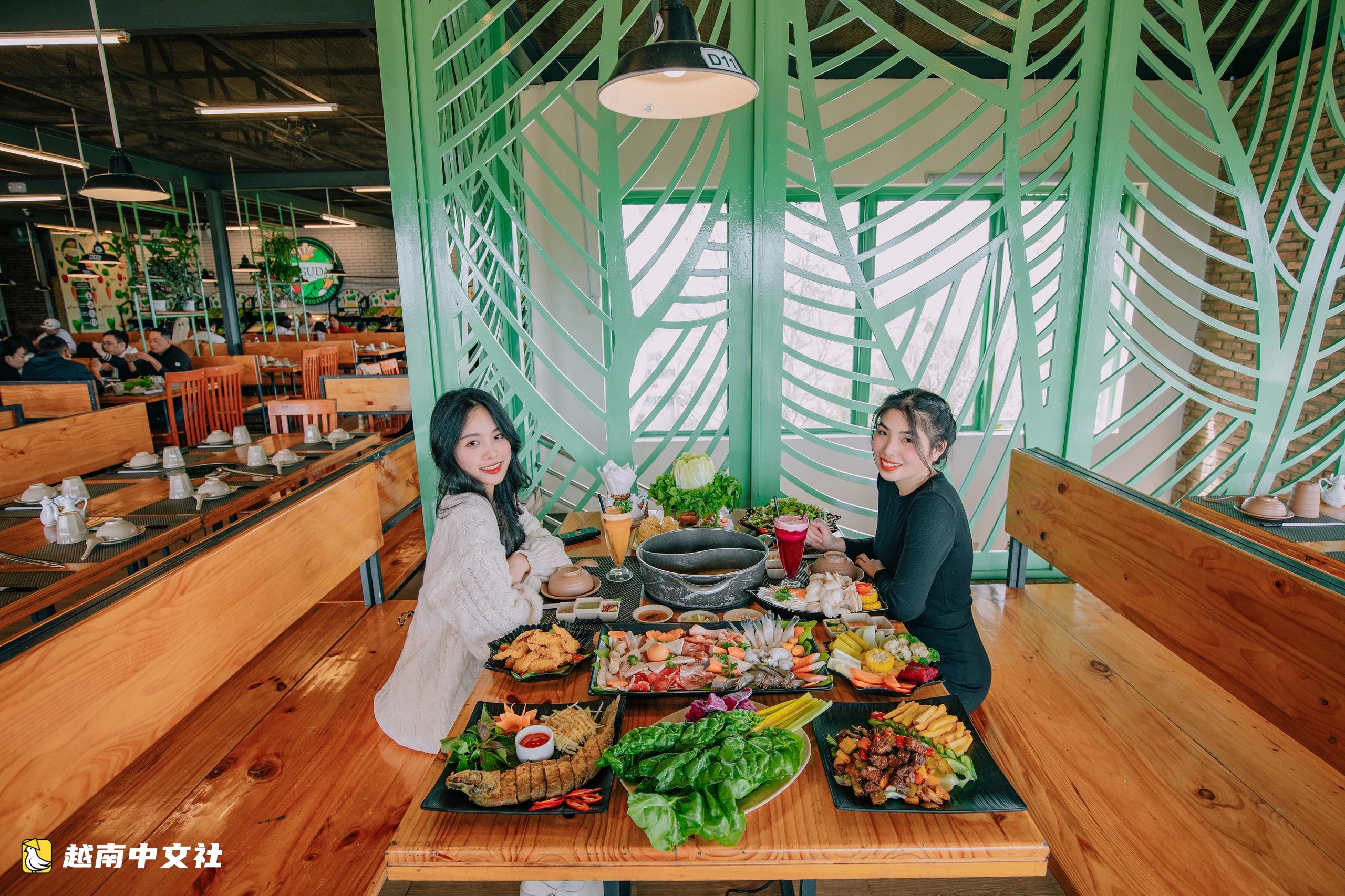 越南大叻國慶假期旅遊:遊客選擇度假和品嚐當地美食