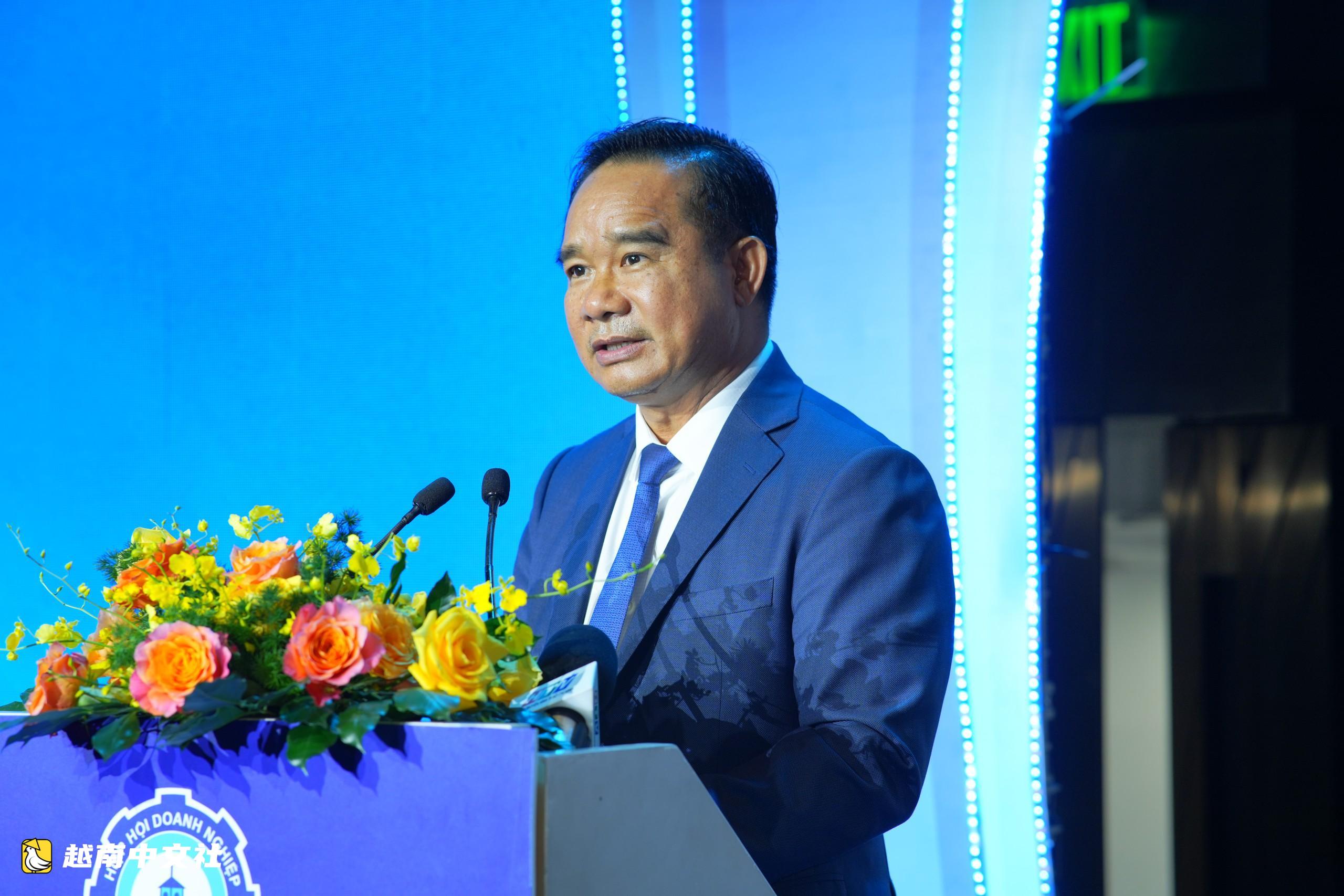 阮文德主席向胡志明市企業部署任務:共同制定政策