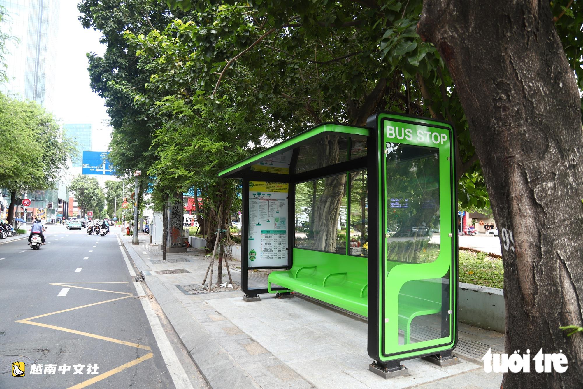 越南胡志明市公交站臺裝綠化攝像頭 更涼爽安全