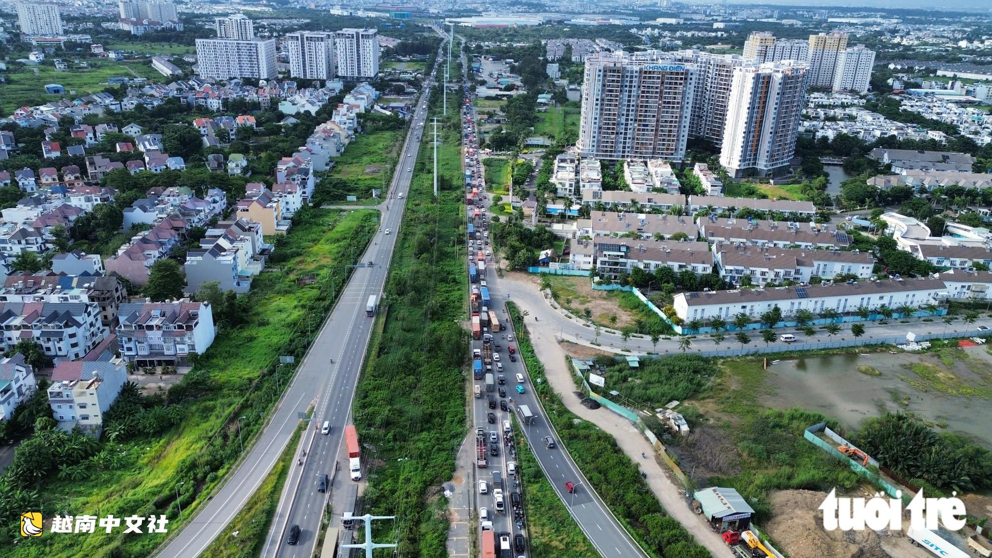 胡志明市-隆城高速公路擁堵蔓延至武志公路,司機應選擇合適的路線