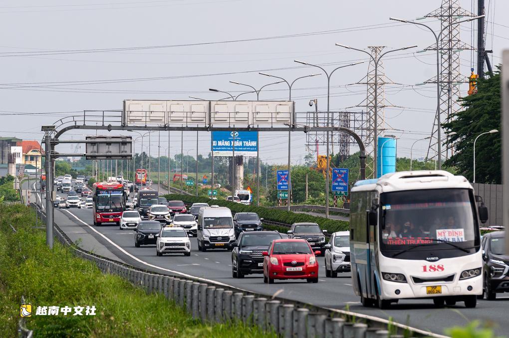 越南:車輛被擠進安全距離不算違規