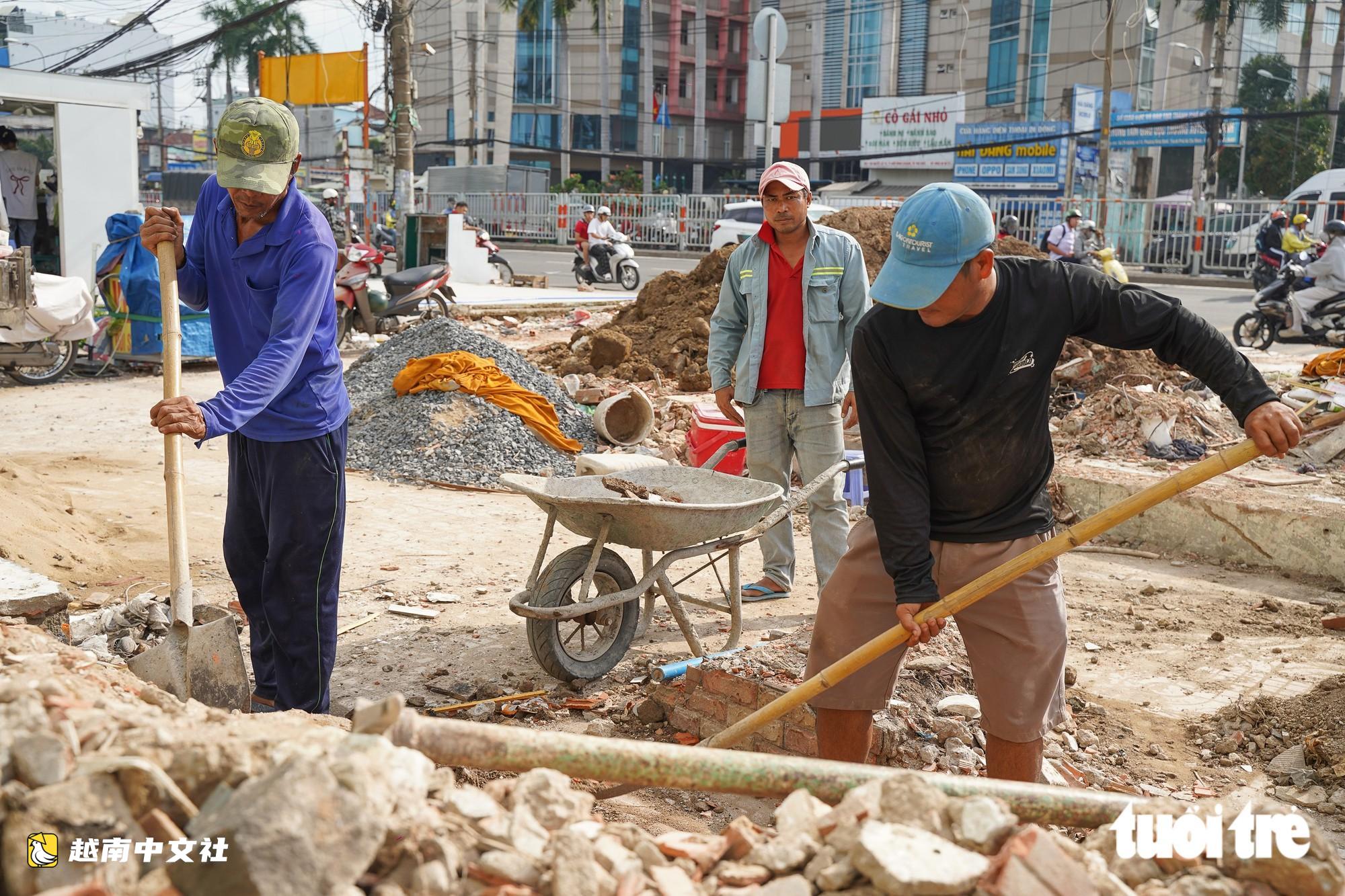 胡志明市居民忙著搬家騰地以擴建13號國道