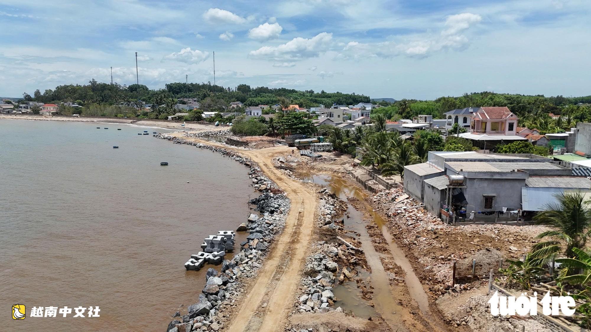 越南緊急修建堤壩護岸，居民不再擔心雨季風暴中海浪'吞噬房屋'