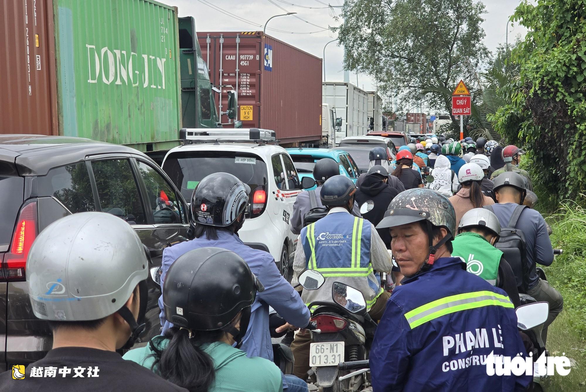 9·2假期首日,胡志明市-隆城高速堵車10公里,武志功路“動彈不得”