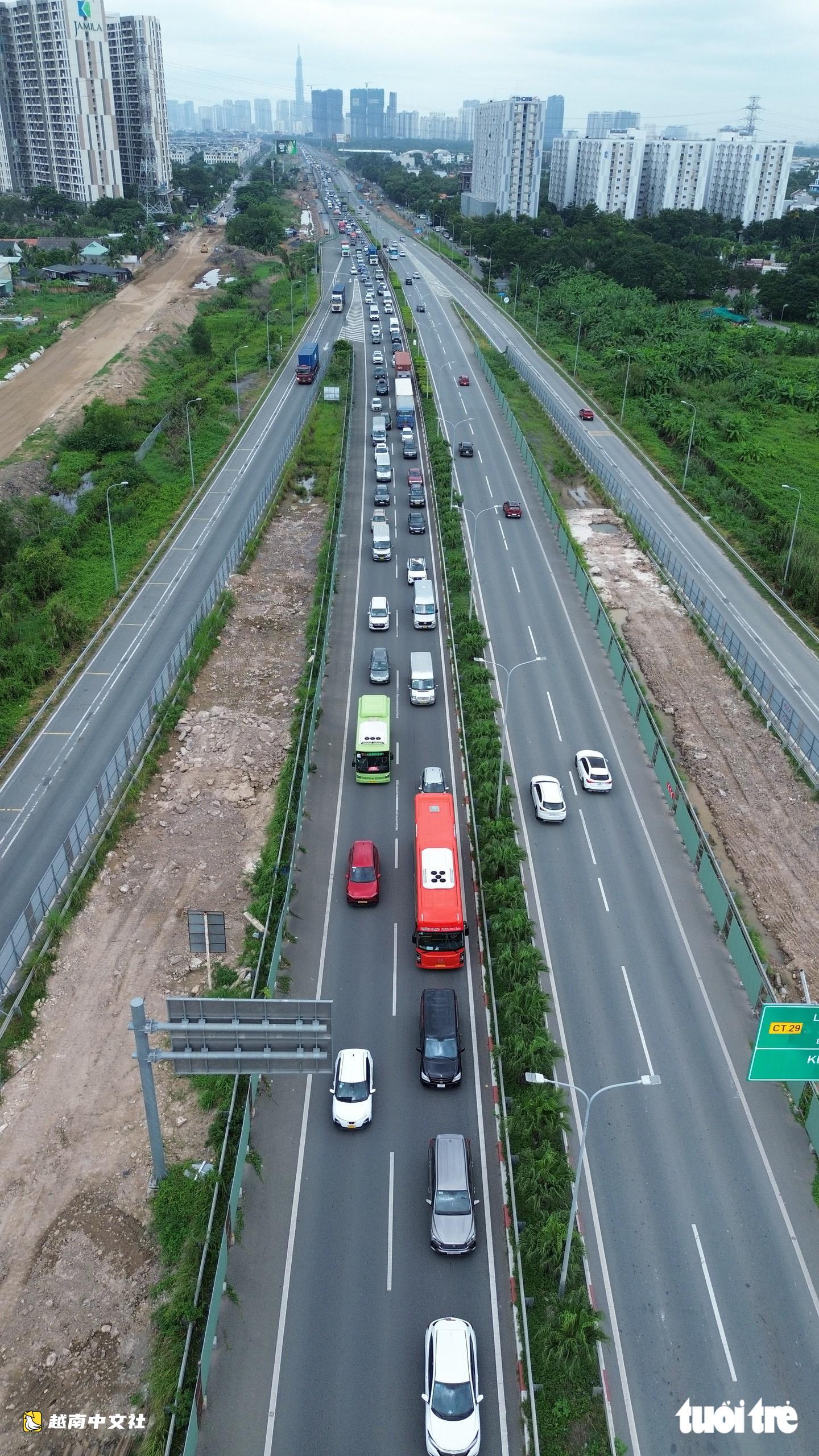 9·2假期首日,胡志明市-隆城高速堵車10公里,武志功路“動彈不得”