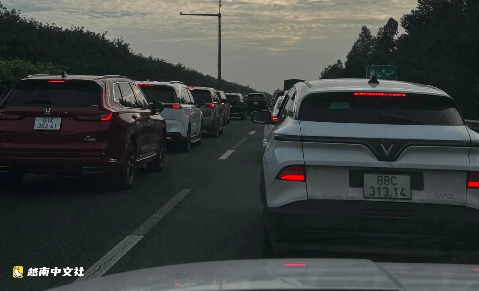 9·2假期首日,胡志明市-隆城高速堵車10公里,武志功路“動彈不得”