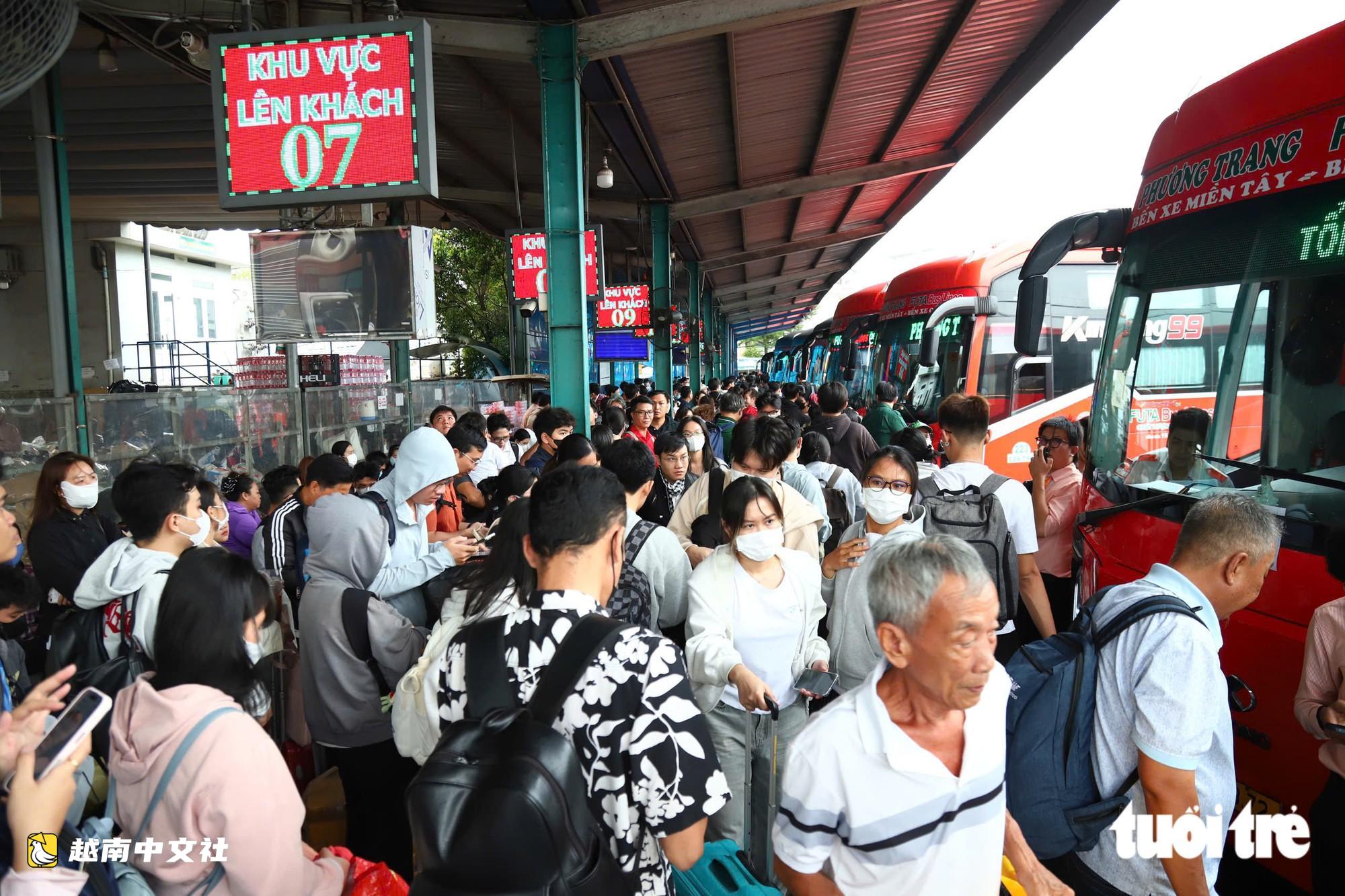 9·2假期首日,胡志明市-隆城高速堵車10公里,武志功路“動彈不得”