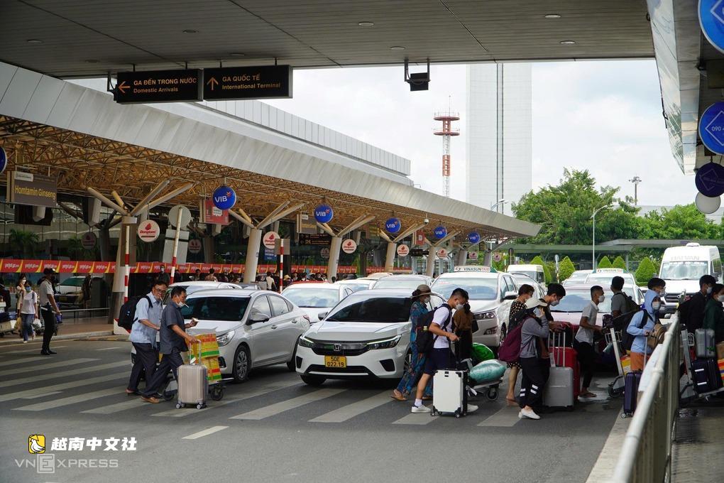 越南新山一機場開通連接國際和國內航站樓的通道
