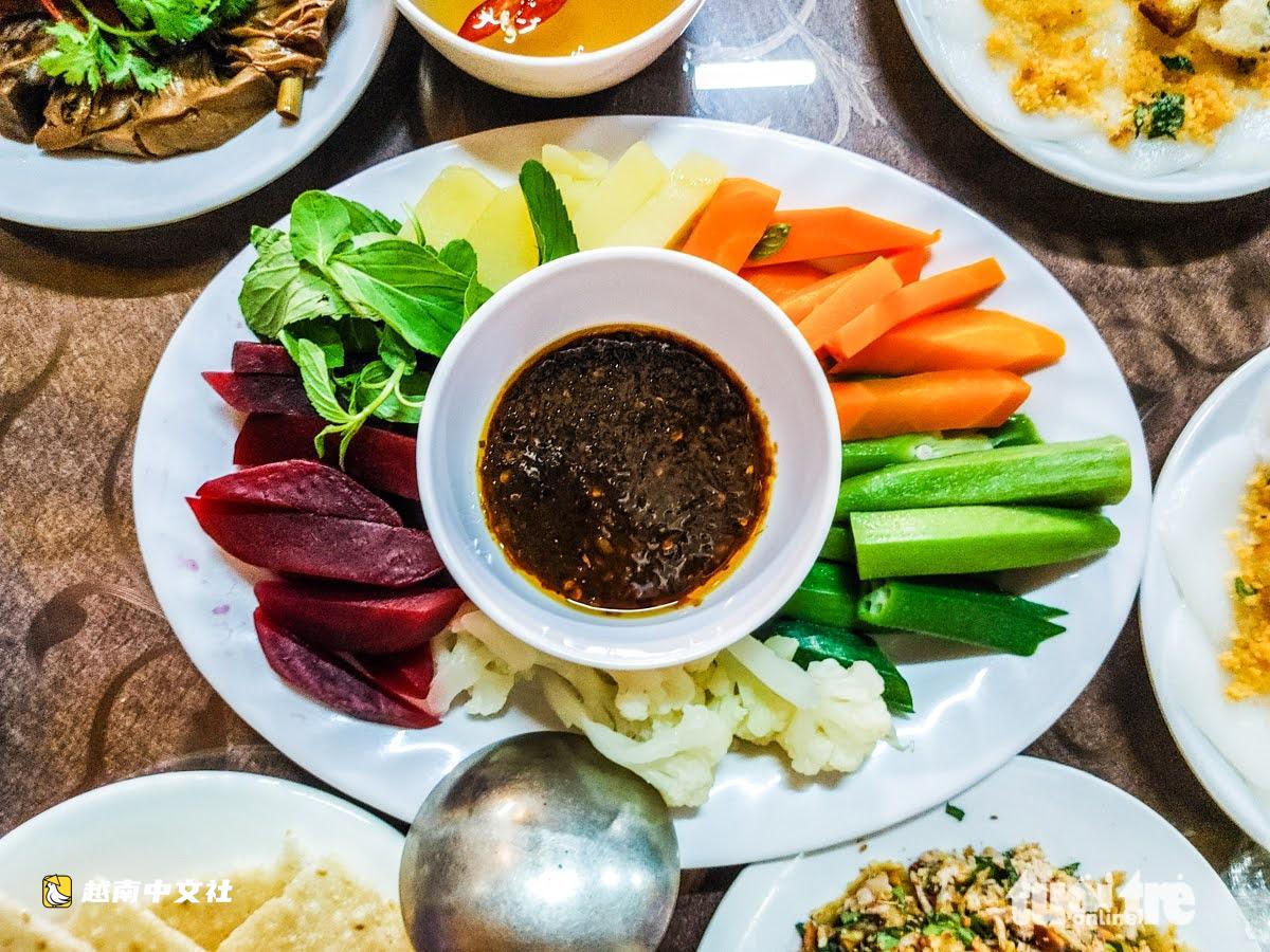 三百餘年古寺中的順化風味齋飯