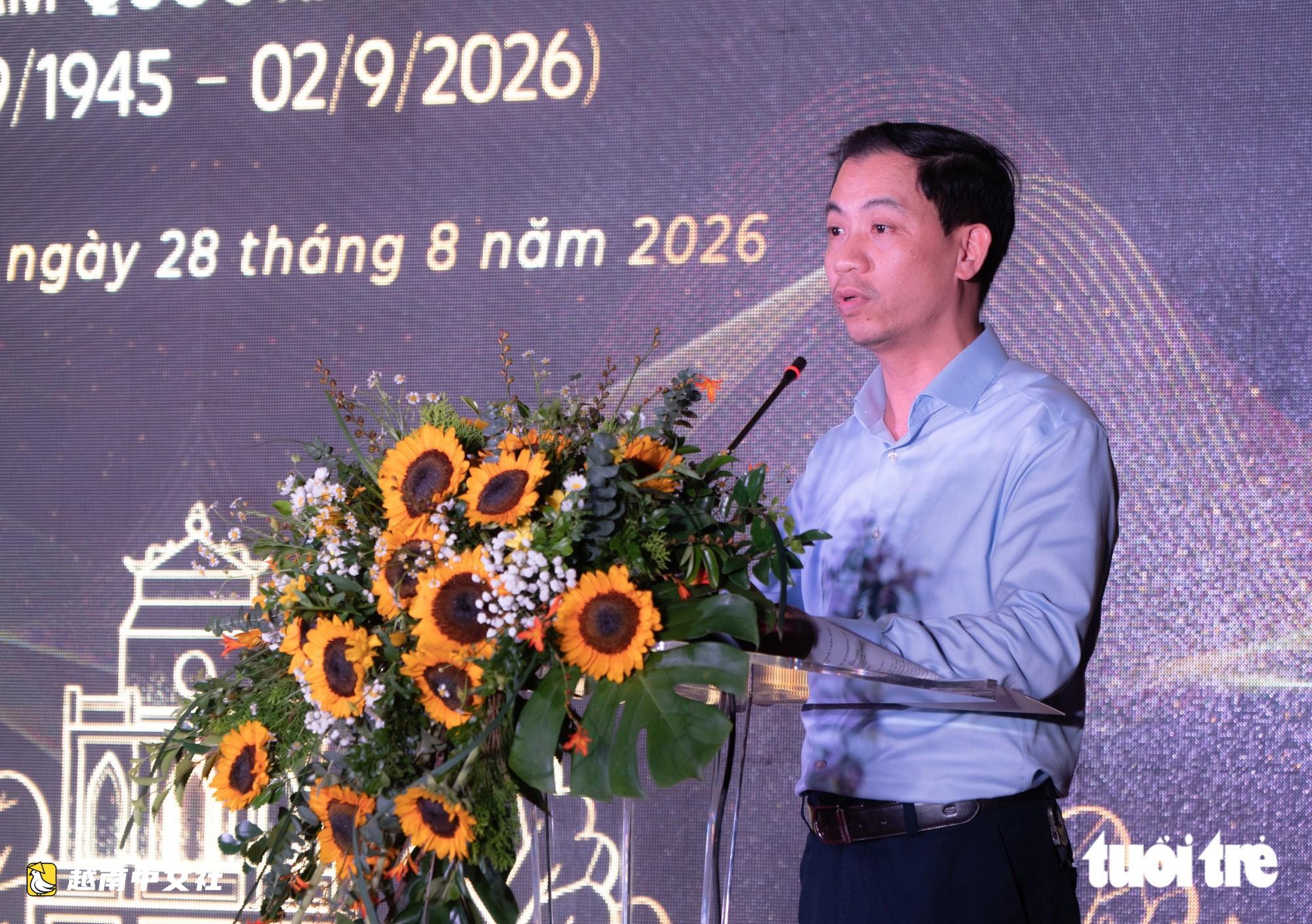 越南還劍湖亮起新燈,遊客興奮打卡燈光盛宴