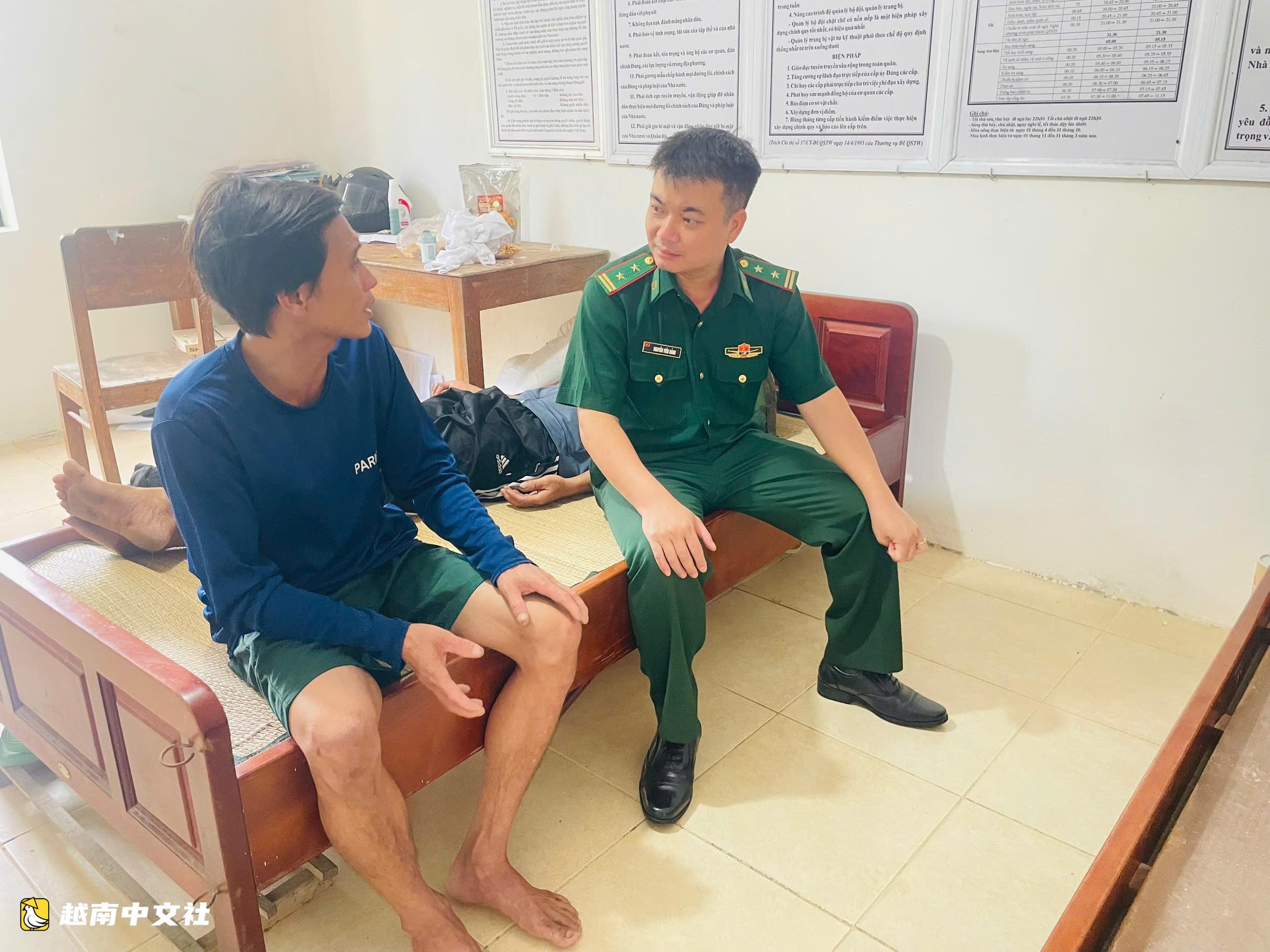 越南3艘漁船在海上救起4名沉船漁民