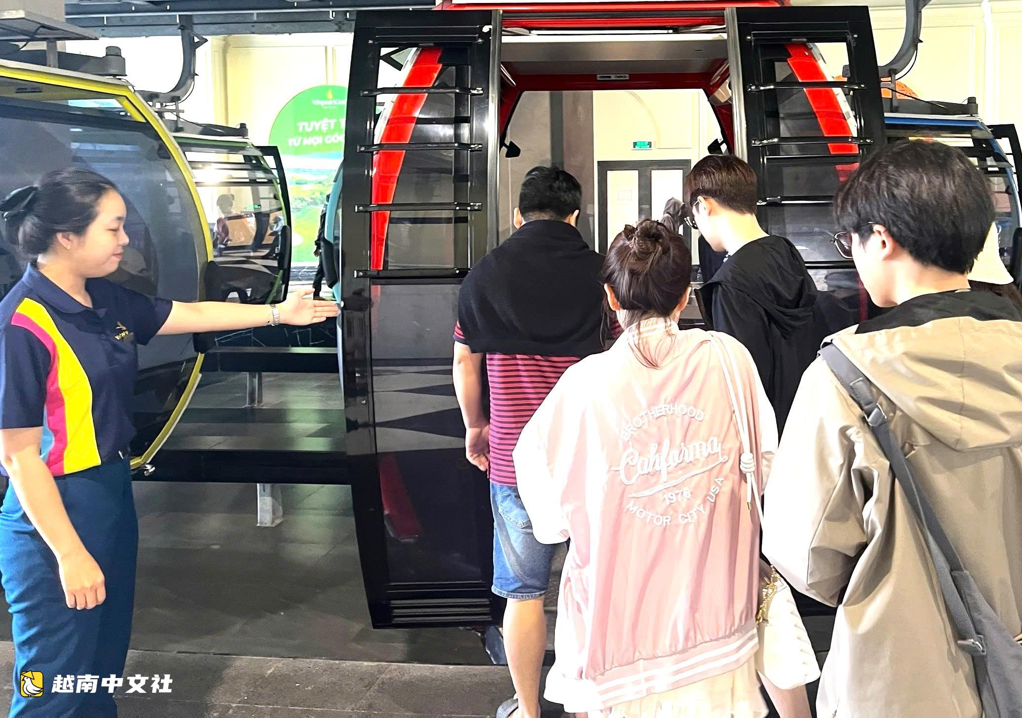越南9·2假期:擺脫高速堵車,胡志明市、同奈遊客湧向芽莊人山人海