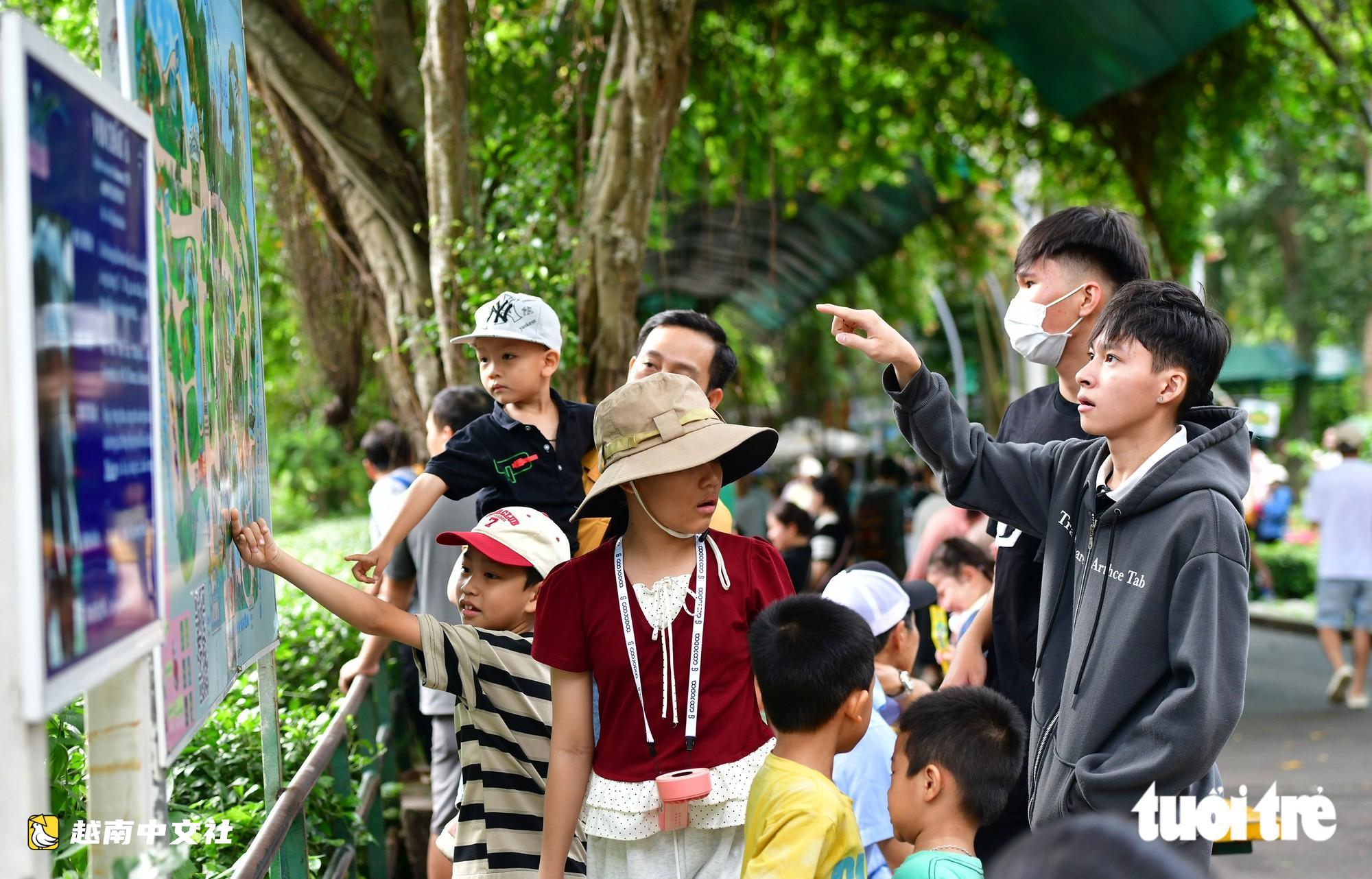 越南國慶日民眾湧向西貢動物園遊玩