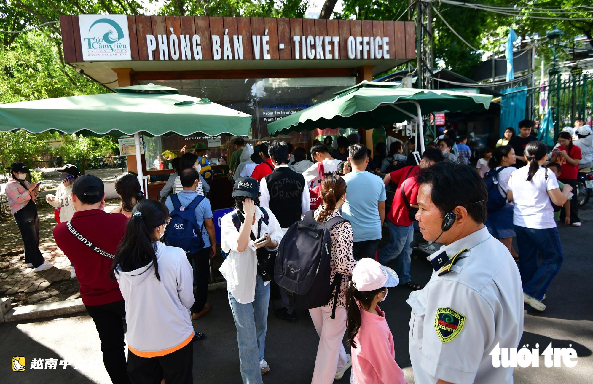 越南國慶日民眾湧向西貢動物園遊玩