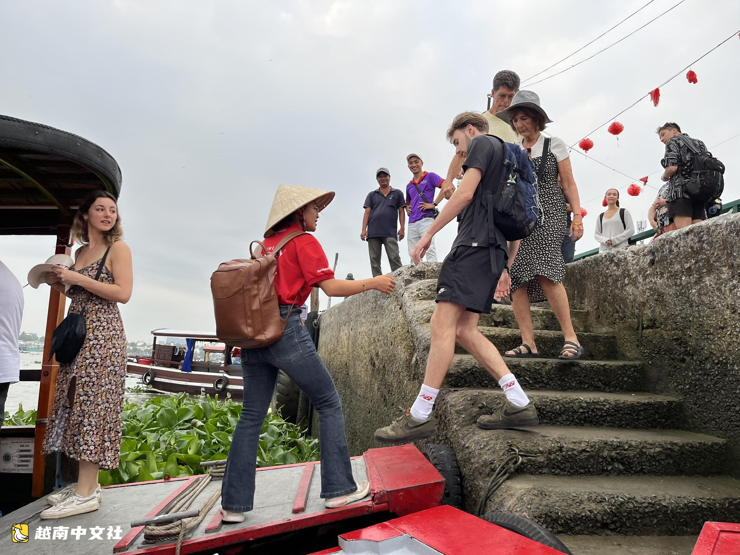 越南芹苴丐冷水上市場明碼標價讓遊客放心