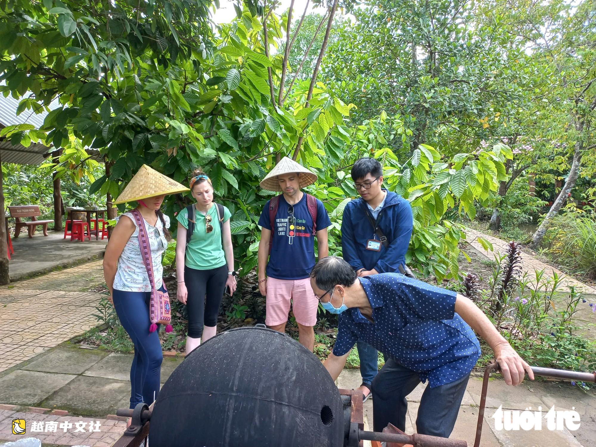 獨立節回芹苴:在崑山與果園巧克力製作中體驗慢生活