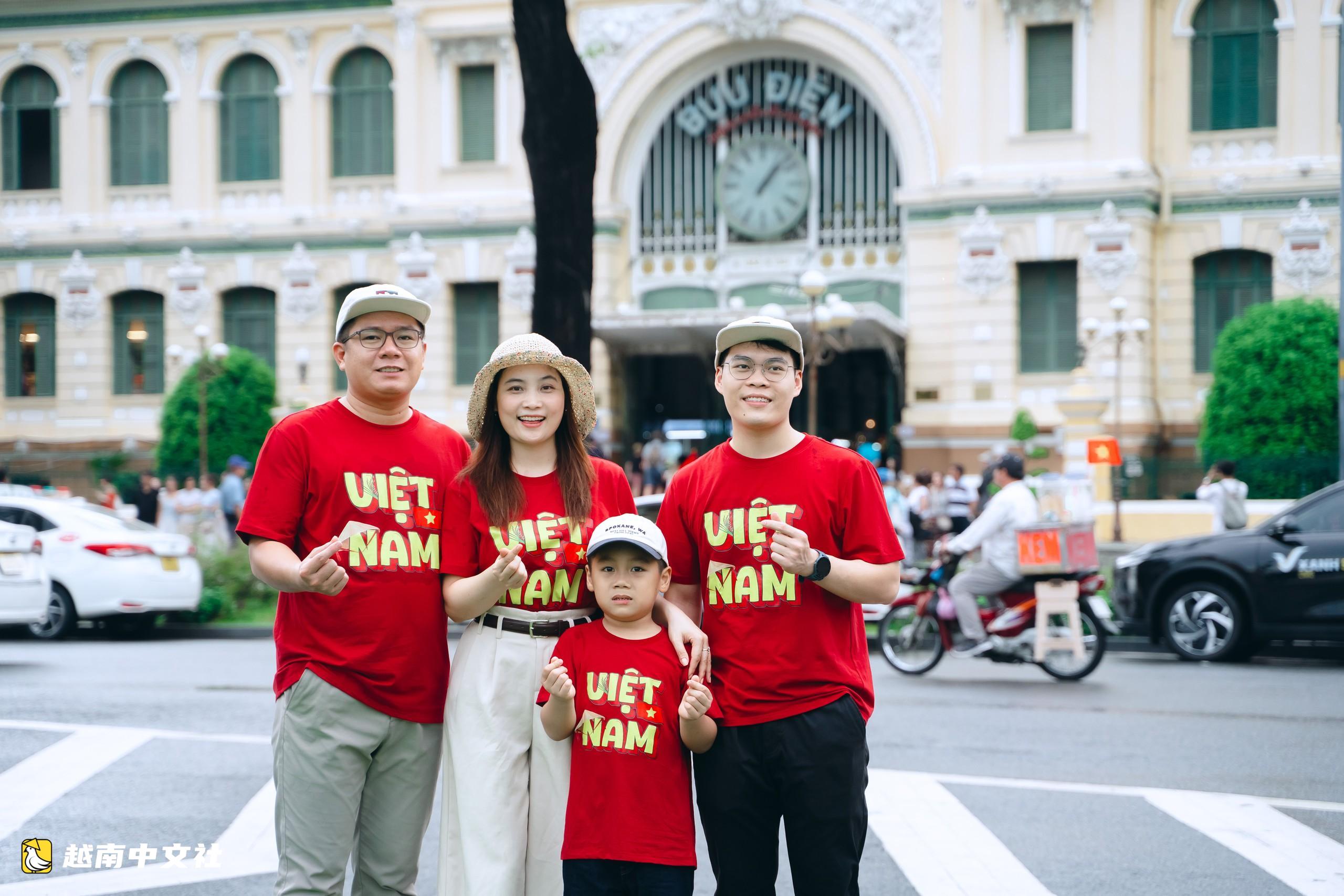 胡志明市國旗鮮花絢麗慶祝9·2國慶節