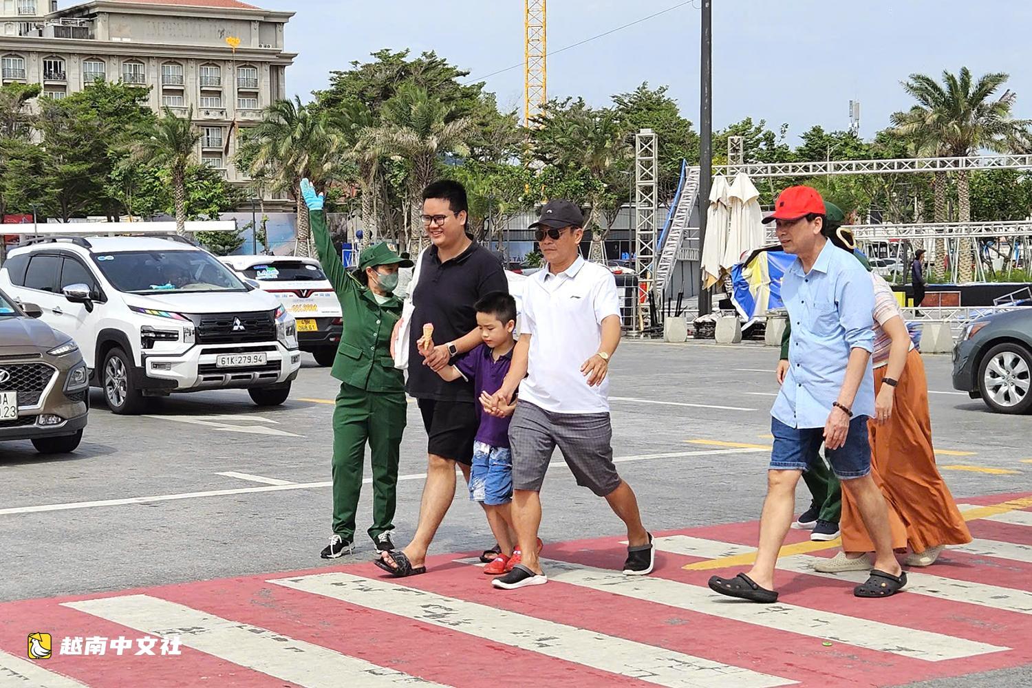 越南頭頓成立旅遊秩序員隊伍 為遊客提供支持