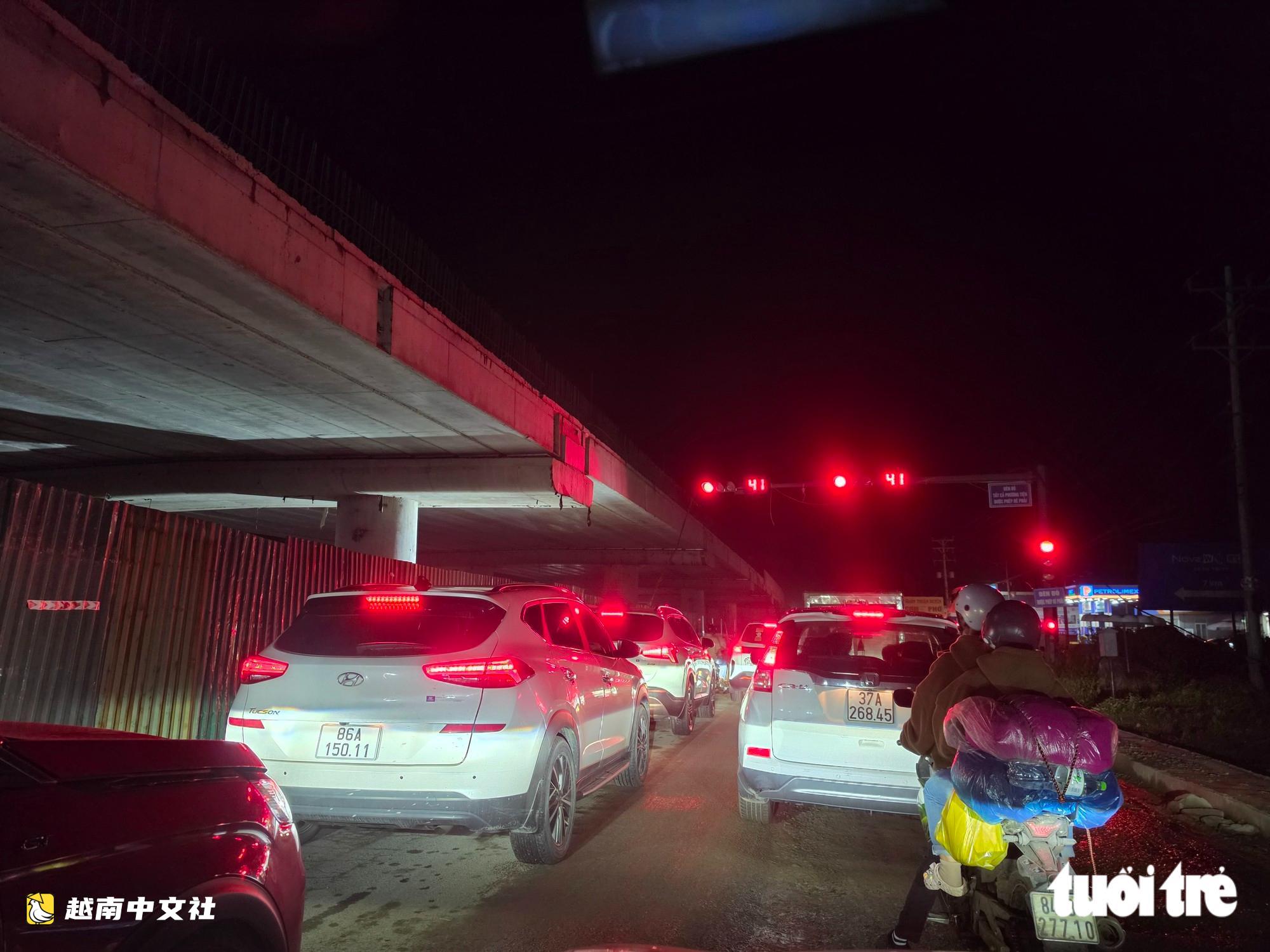 越南交警分流,車輛限制進入潘切-油該高速公路