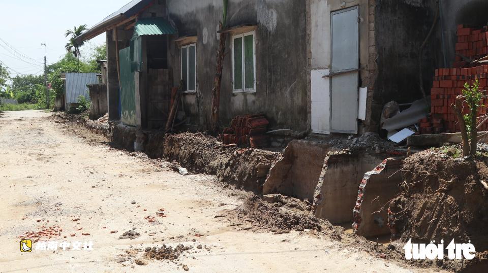 越南義安省金蓮鄉民眾同心獻地拆牆拓寬道路