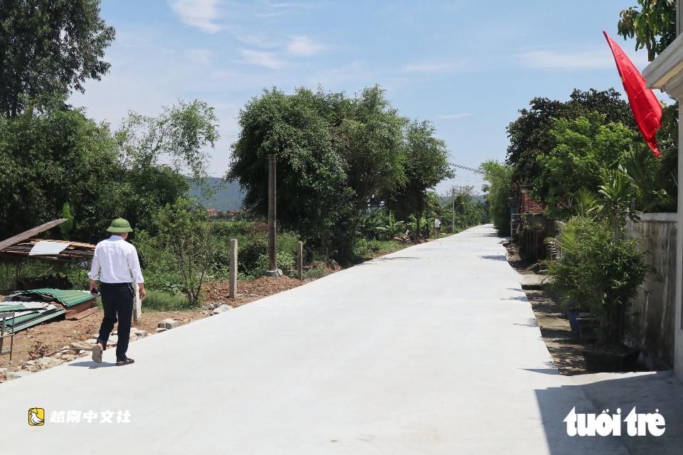 越南義安省金蓮鄉民眾同心獻地拆牆拓寬道路