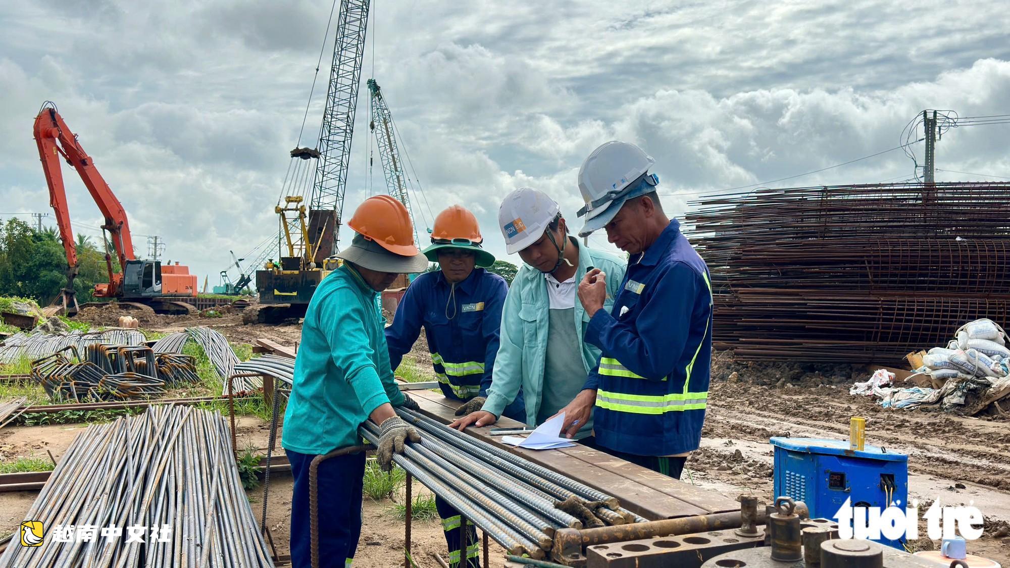 越南美安-高嶺高速公路工地上的特別國慶假期