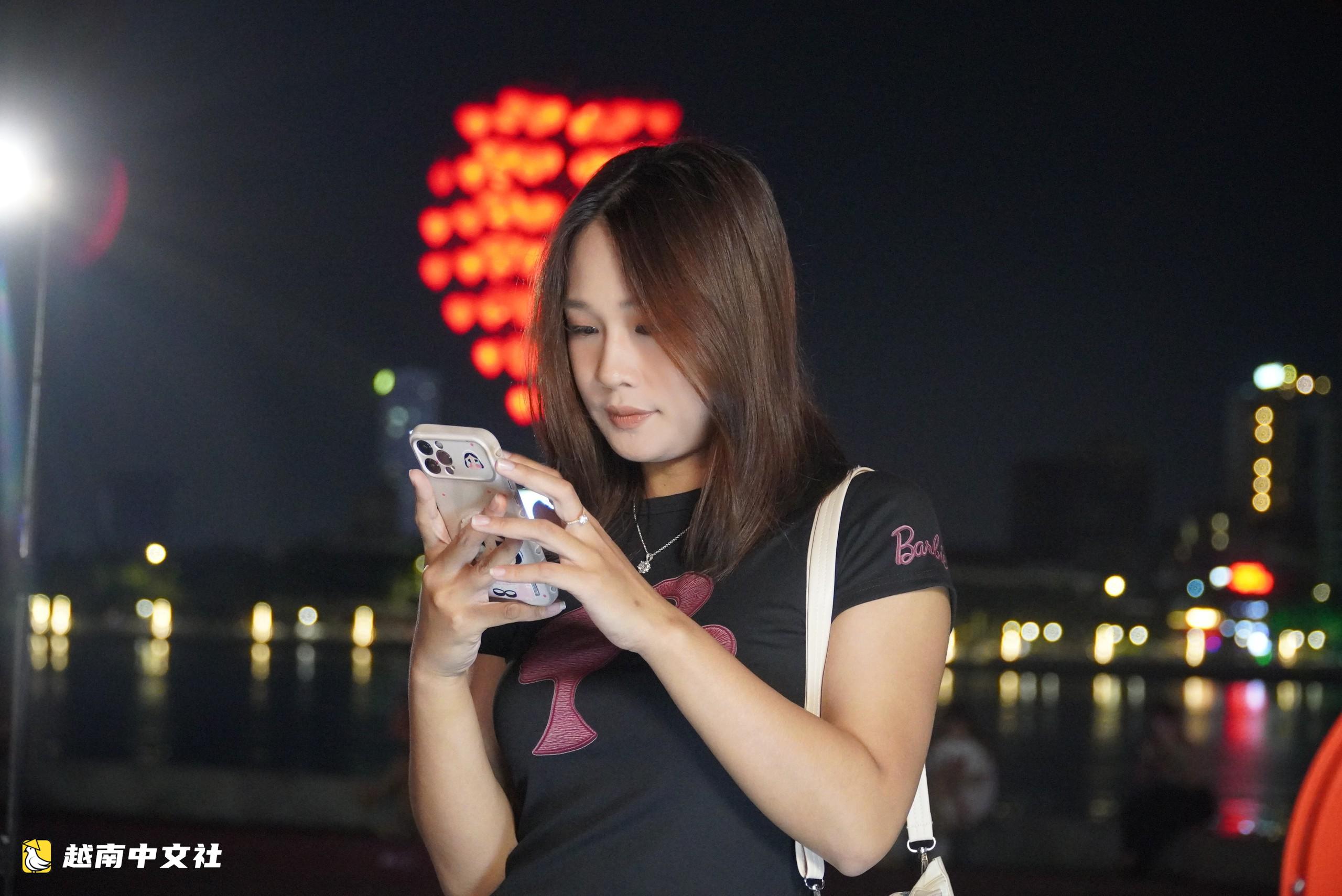 天氣晴好,越南峴港年輕人湧向海灘、夜市慶祝國慶節