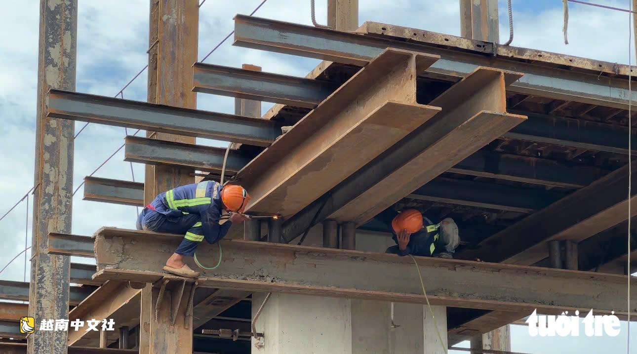 越南美安-高嶺高速公路工地上的特別國慶假期