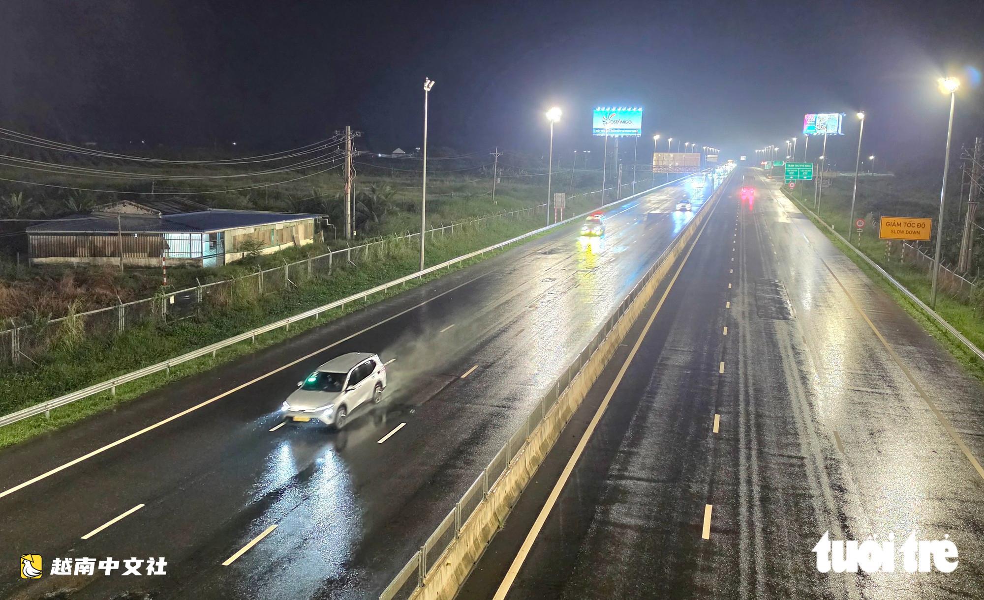 越南交警分流,車輛限制進入潘切-油該高速公路