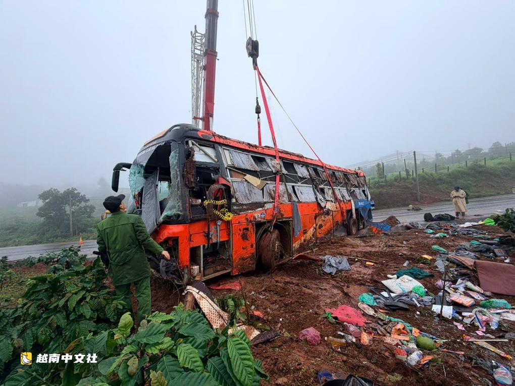 越南臥鋪客車載34人側翻致四人死亡