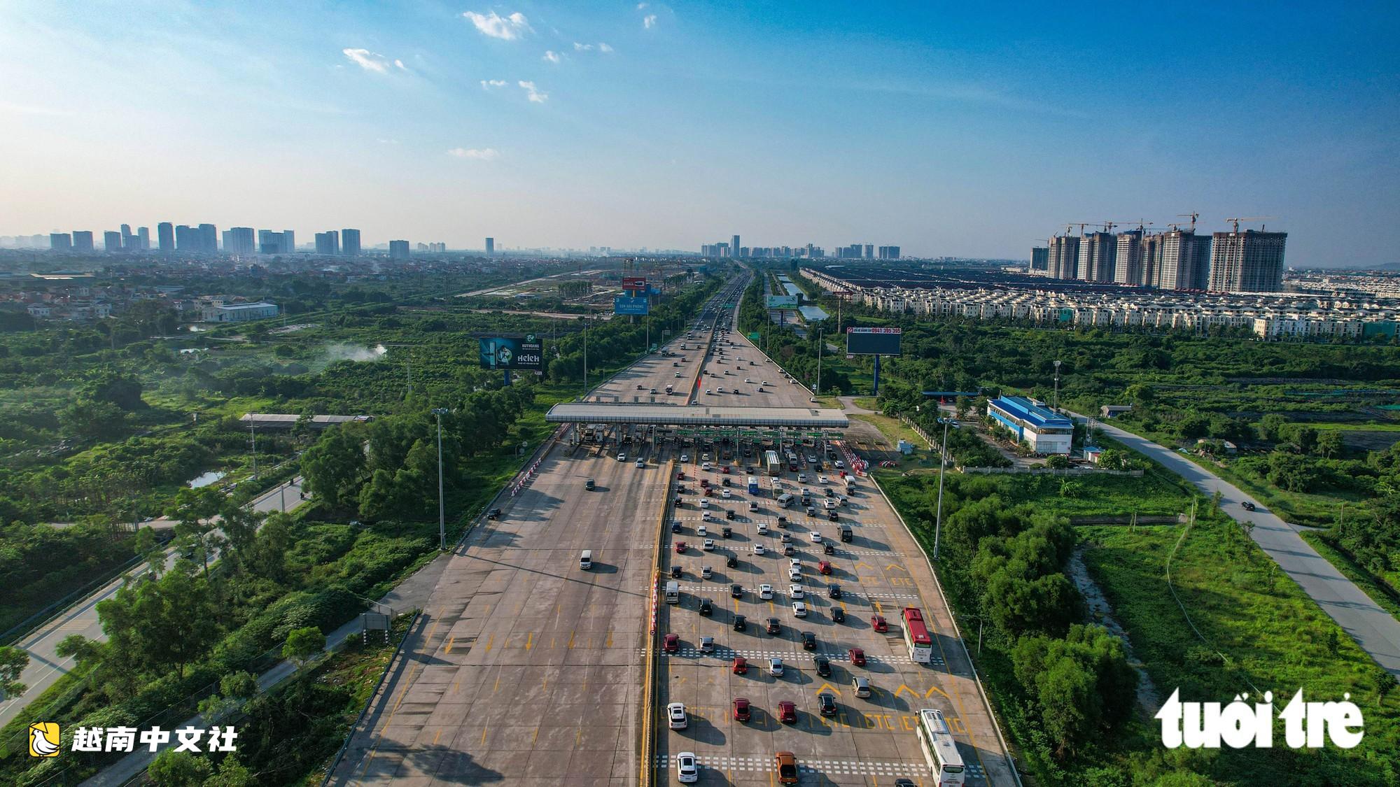 越南河內門戶返程日再現嚴重擁堵,高速啟用對向車道