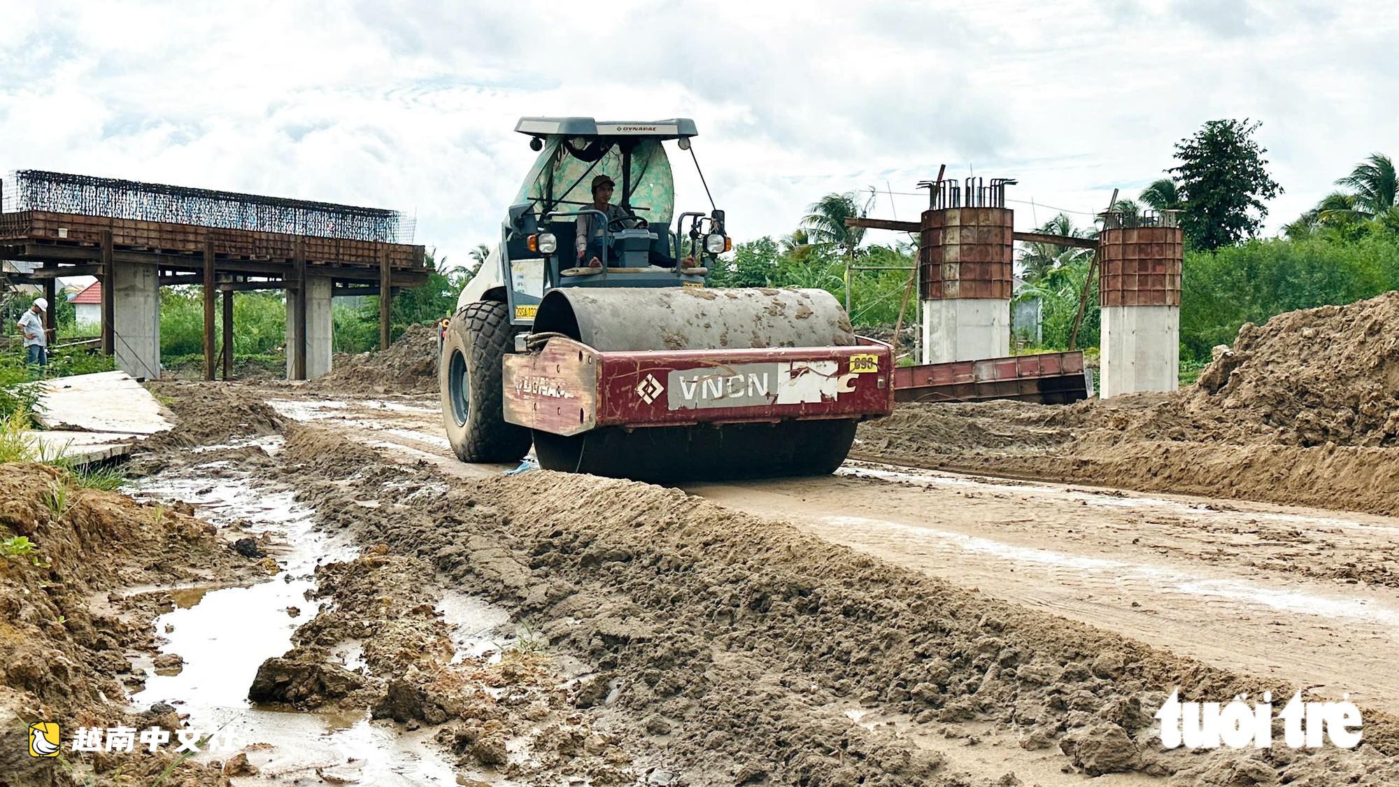 越南美安-高嶺高速公路工地上的特別國慶假期