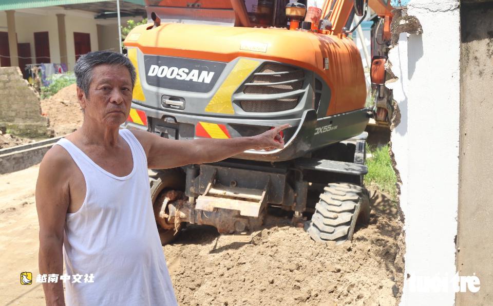 越南義安省金蓮鄉民眾同心獻地拆牆拓寬道路