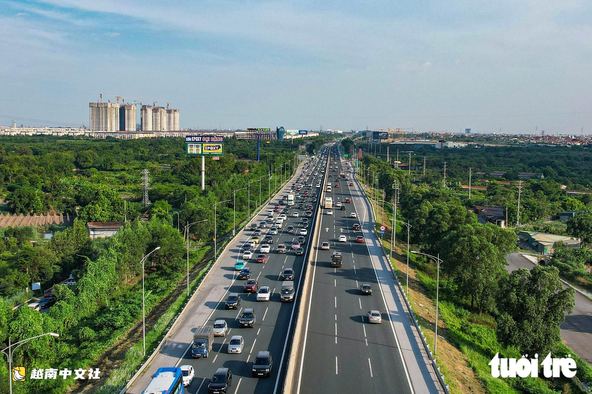 越南河內門戶返程日再現嚴重擁堵,高速啟用對向車道