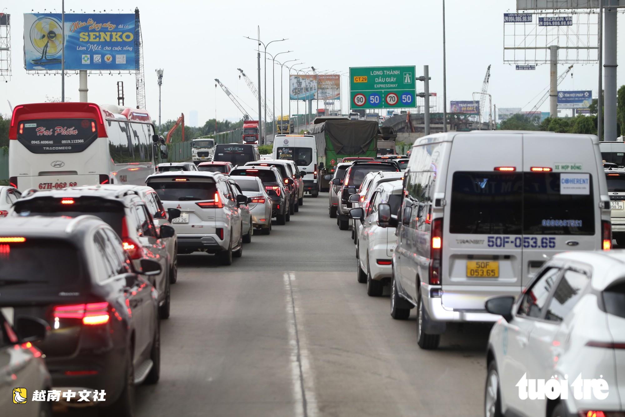 越南9·2假期返程:胡志明市-隆城高速仍堵車,提前回城也難避擁堵