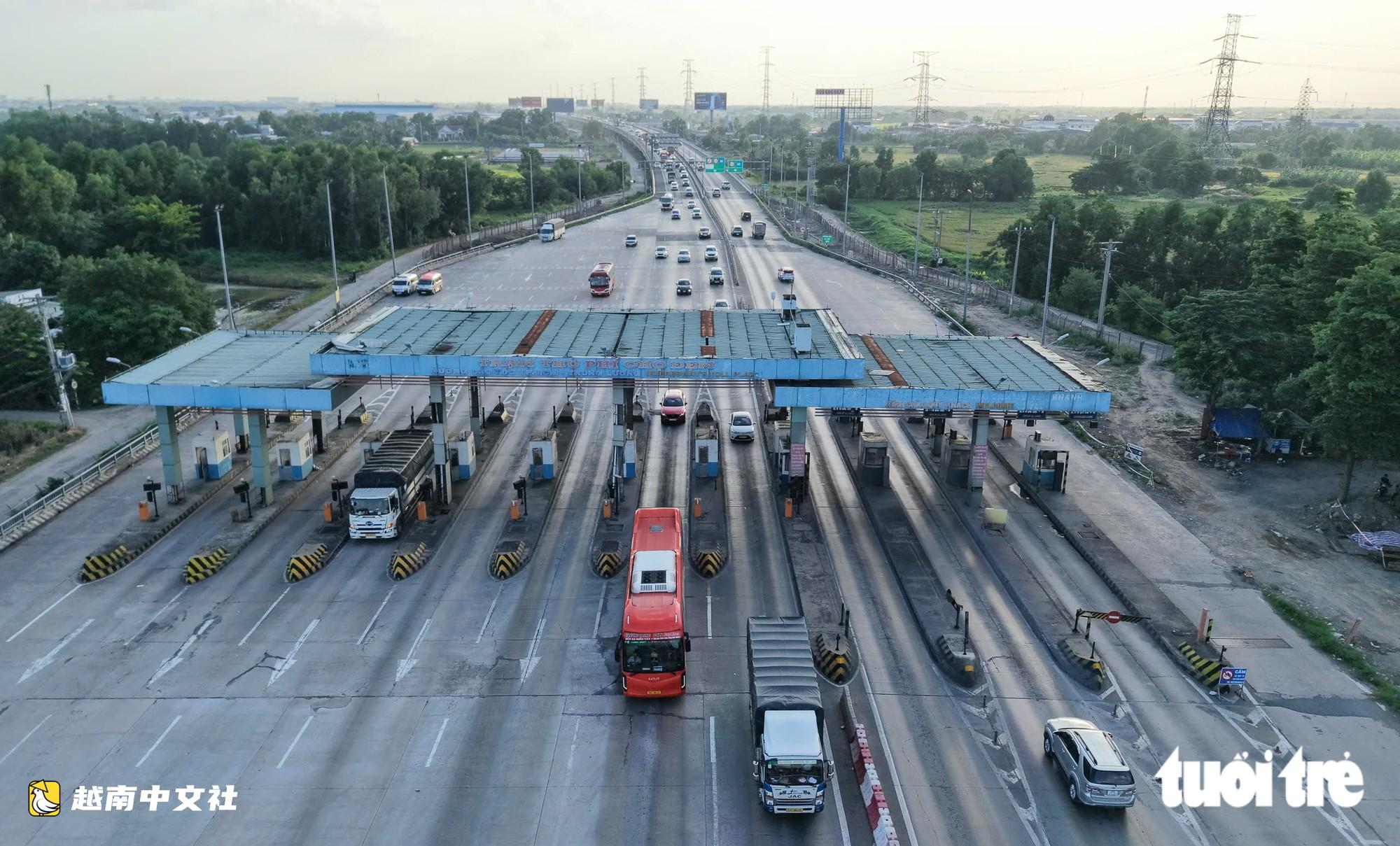 假期最后一天，进出越南胡志明市的门户道路和机场仍相当通畅