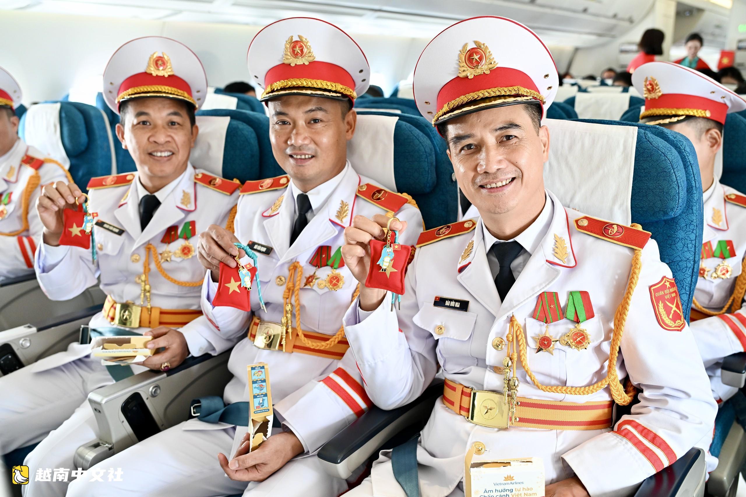 越南國慶旋律:金星紅旗在萬米高空絢爛奪目