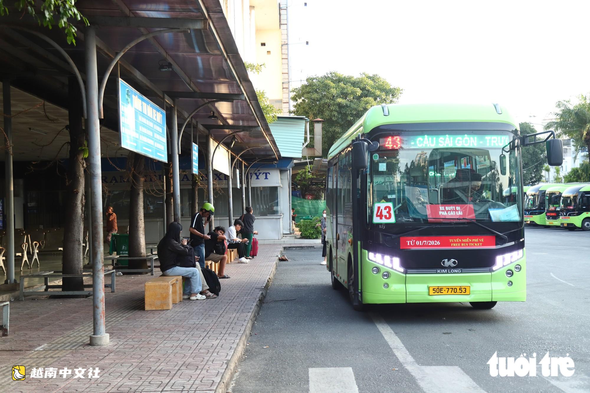 假期最后一天，进出越南胡志明市的门户道路和机场仍相当通畅