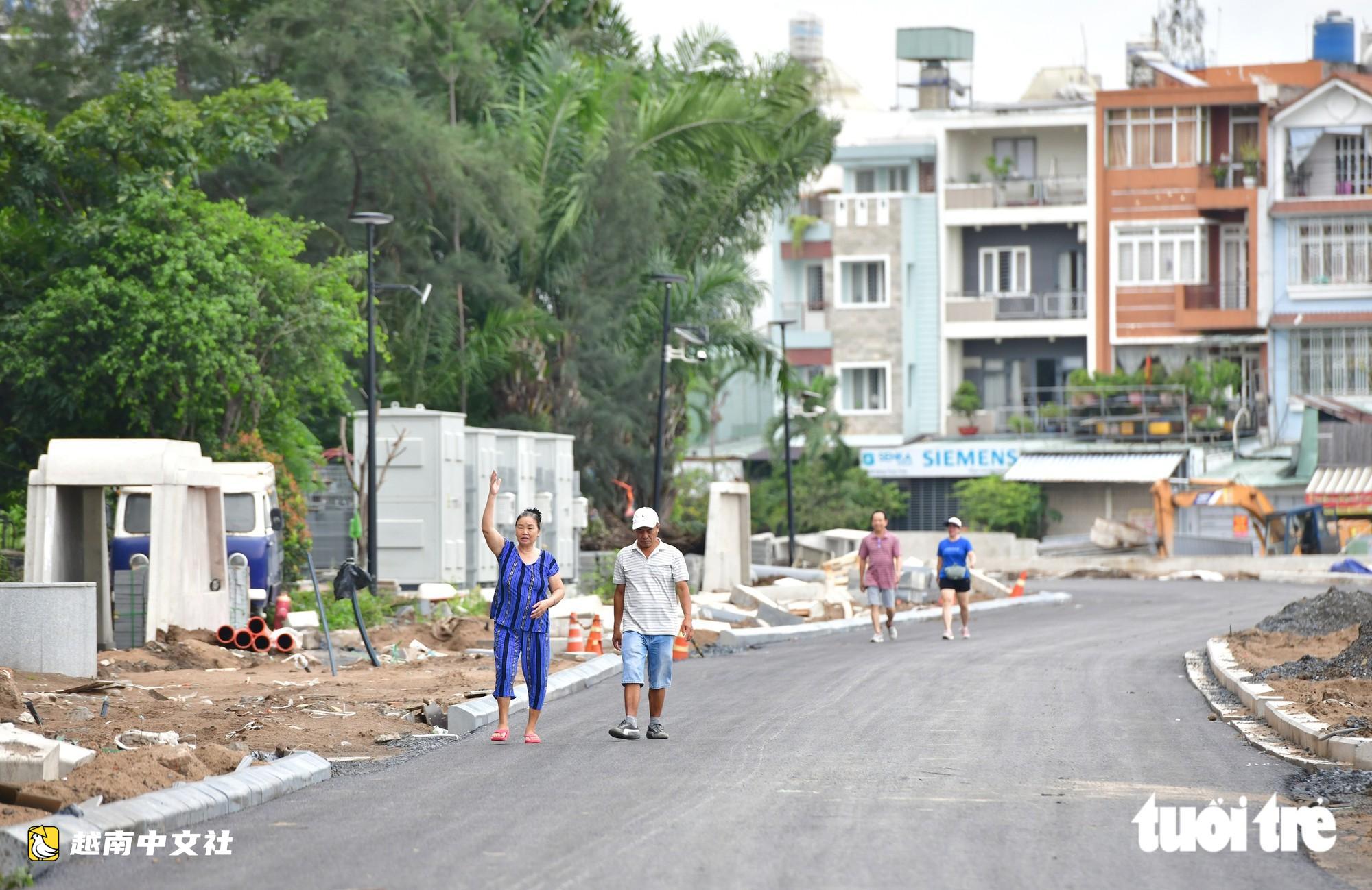 胡志明市川心運河沿岸違建區變身柏油路,從平利橋到安富東僅5分鐘
