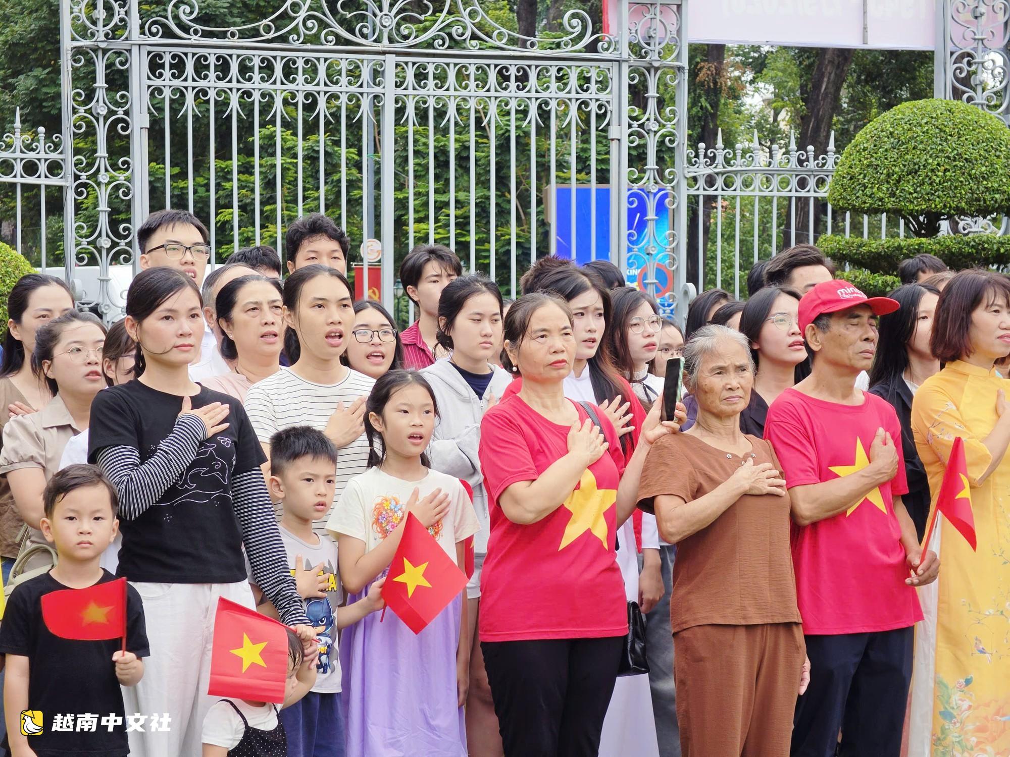 越南9月2日上午:独立宫众多民众参加升旗仪式,各景点人潮涌动