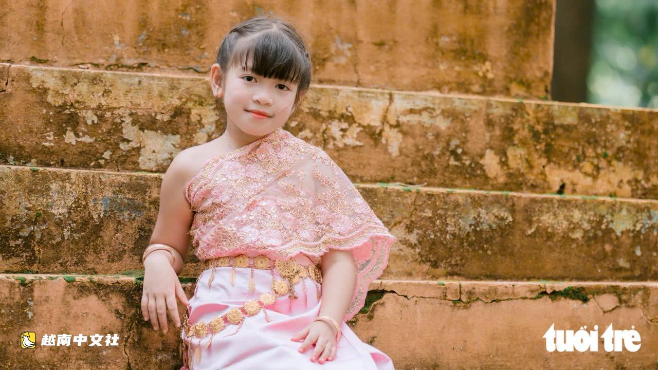 歌手黄梅芝新歌爆红,越南年轻人涌向翁婆湖租高棉传统服装拍照