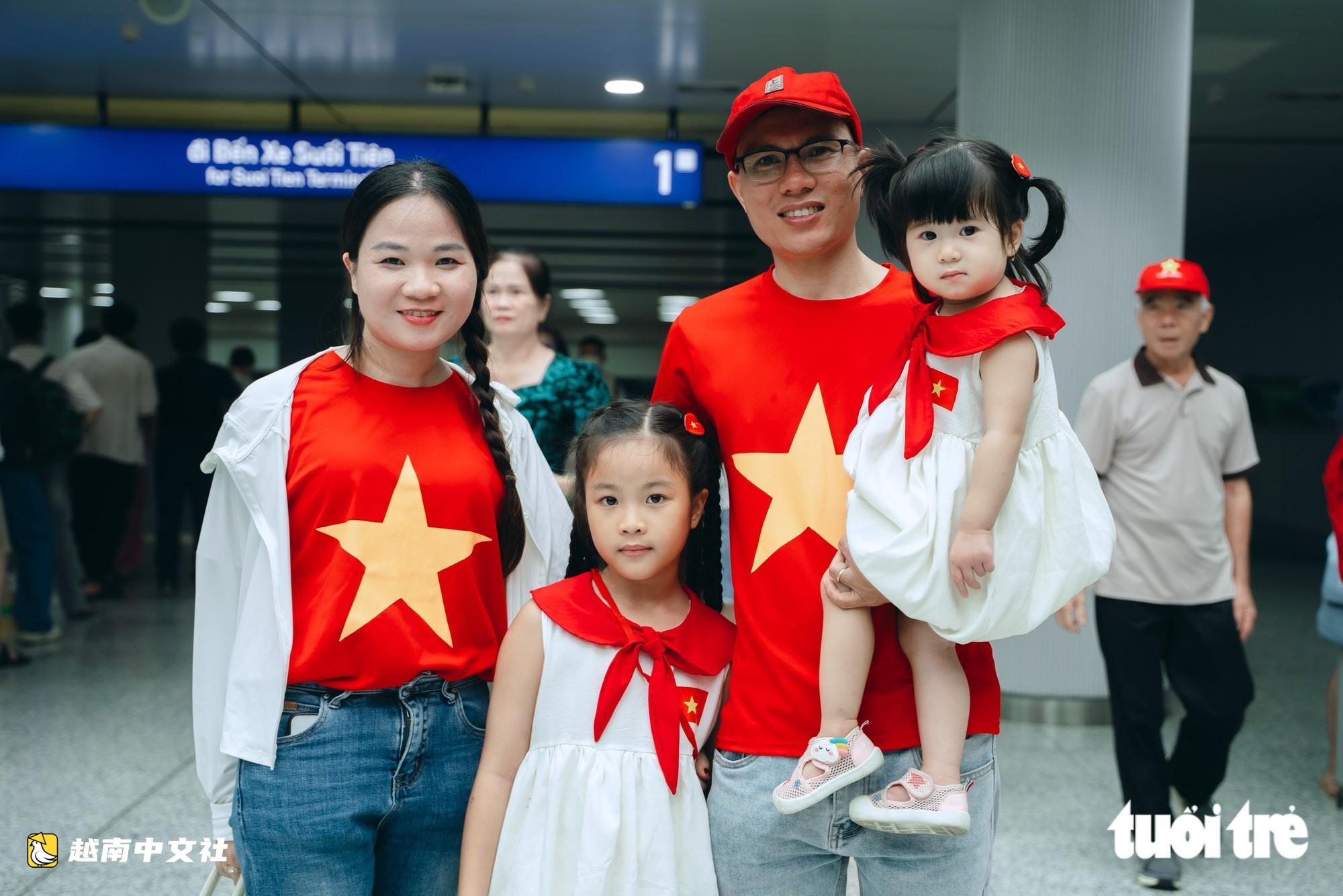 9月2日越南国庆日公交和地铁免费,民众排长队等待体验