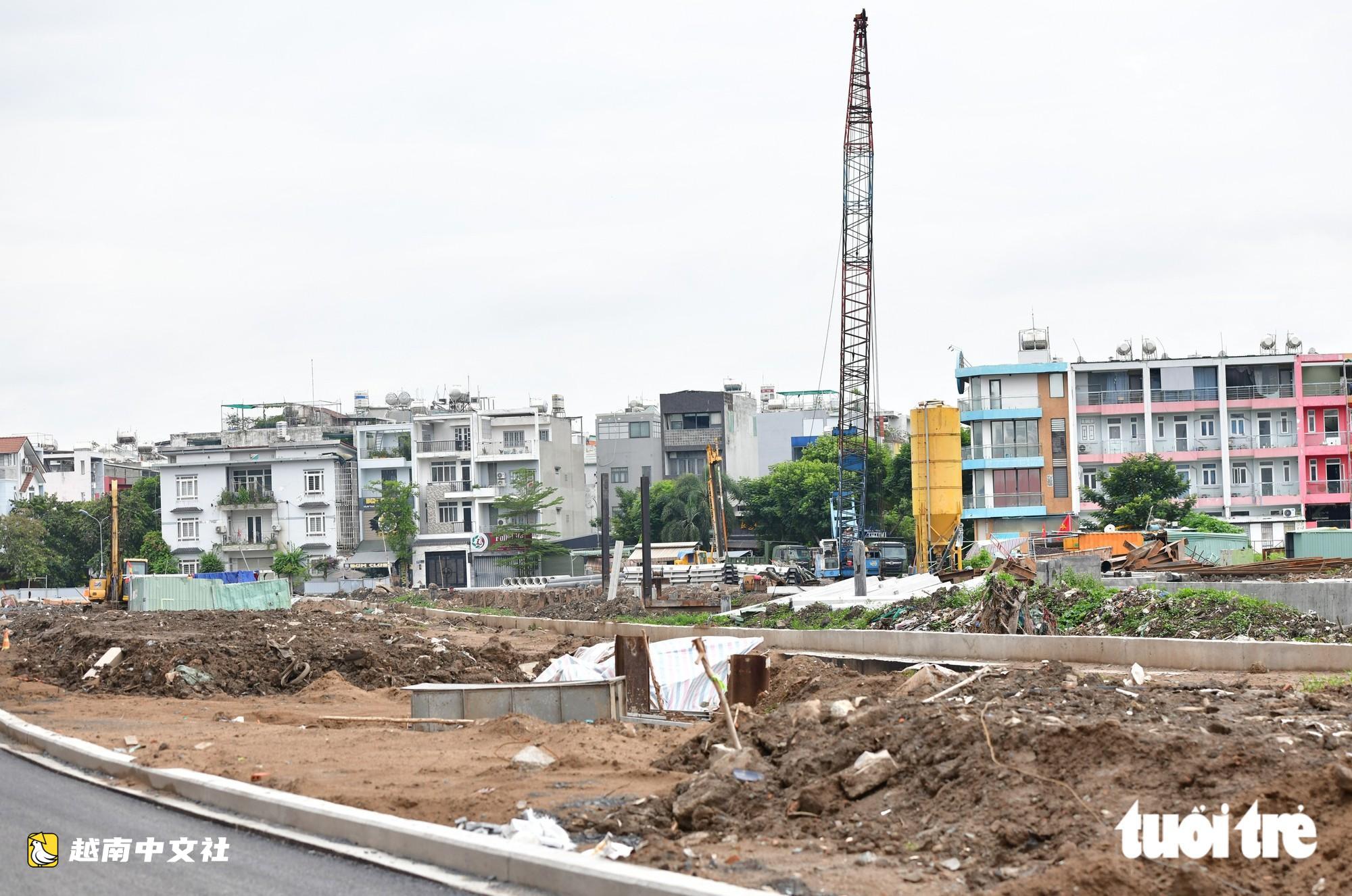 胡志明市川心運河沿岸違建區變身柏油路,從平利橋到安富東僅5分鐘