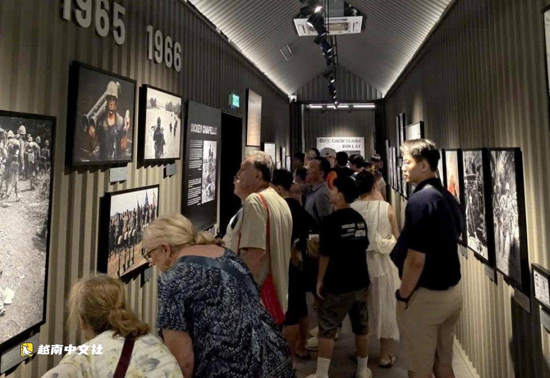 越南9月2日上午:独立宫众多民众参加升旗仪式,各景点人潮涌动