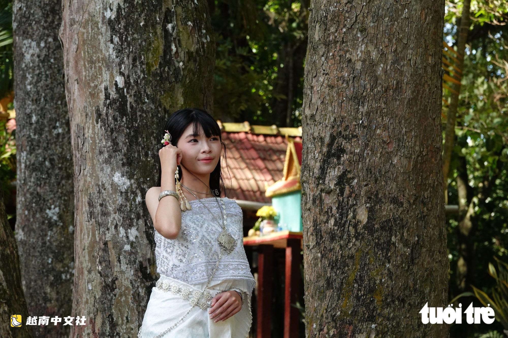 歌手黄梅芝新歌爆红,越南年轻人涌向翁婆湖租高棉传统服装拍照
