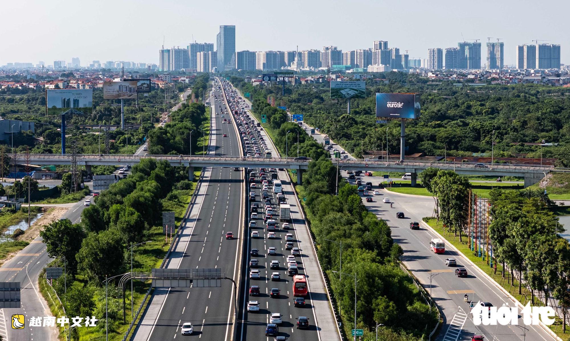 越南河內:假期返程車流高峰,永綏橋擁堵嚴重