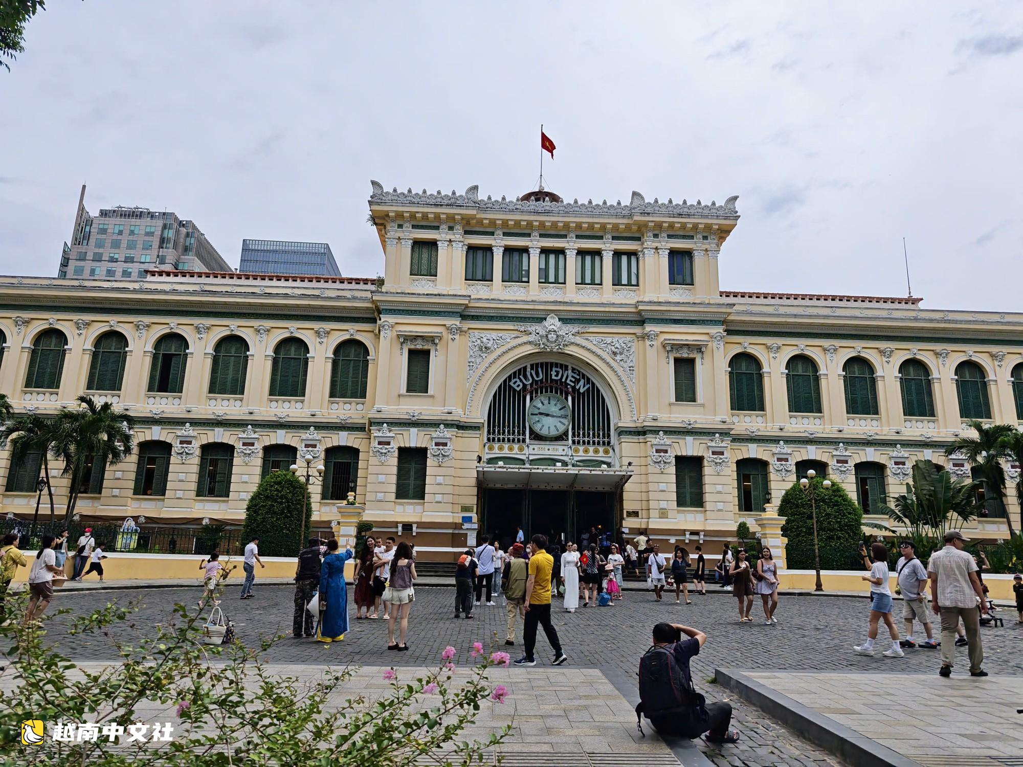 越南9月2日上午:独立宫众多民众参加升旗仪式,各景点人潮涌动