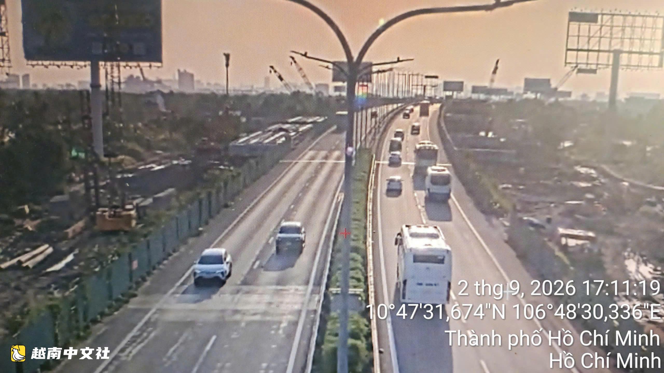 9月2日17時,越南隆城-油之高速公路暢通,尚未啟用對向借道通行