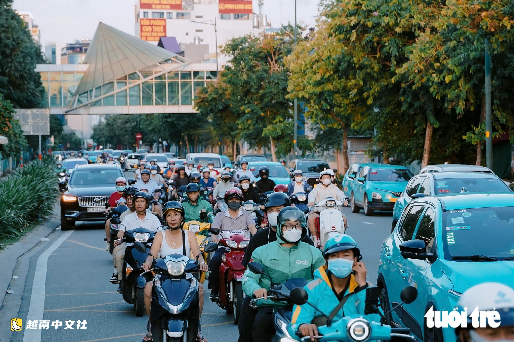 假期最后一天，进出越南胡志明市的门户道路和机场仍相当通畅